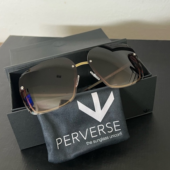 NIB Perverse Fashion Women\'s Sunglasses Gold Gray Fringe Hinge Square Shades main image 9